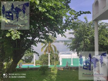Casa en Venta en Tequesquitengo Morelos Estilo Arabe Mediterraneo a orilla del lago