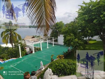 Casa en Venta en Tequesquitengo Morelos Estilo Arabe Mediterraneo a orilla del lago
