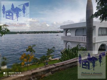 Casa en Venta en Tequesquitengo Morelos Estilo Arabe Mediterraneo a orilla del lago