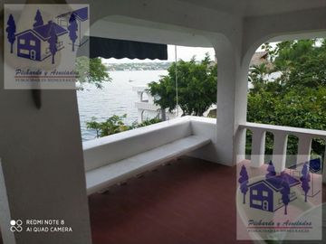 Casa en Venta en Tequesquitengo Morelos Estilo Arabe Mediterraneo a orilla del lago