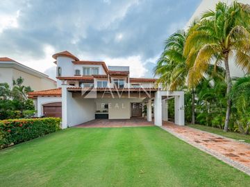 Casa en Venta en Isla Dorada Residencial Cancún, Quintana Roo.