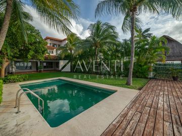 Casa en Venta en Isla Dorada Residencial Cancún, Quintana Roo.
