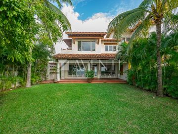 Casa en Venta en Isla Dorada Residencial Cancún, Quintana Roo.