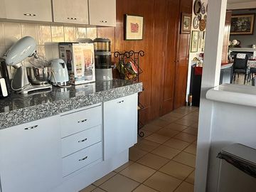 EN VENTA PRECIOSA CASA EN LA HERRADURA CON VISTAS HERMOSAS Y MUCHO SOL