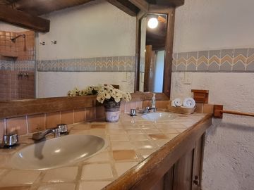 MAGNIFICA CASA EN VENTA, ESTILO VALLESANA