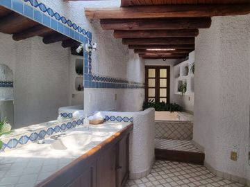 MAGNIFICA CASA EN VENTA, ESTILO VALLESANA