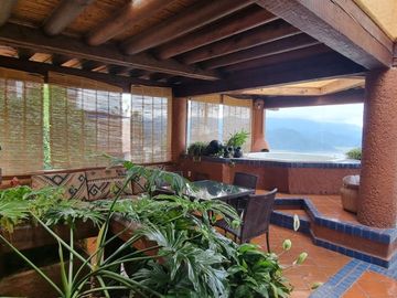 MAGNIFICA CASA EN VENTA, ESTILO VALLESANA