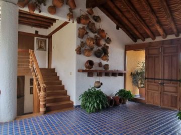MAGNIFICA CASA EN VENTA, ESTILO VALLESANA