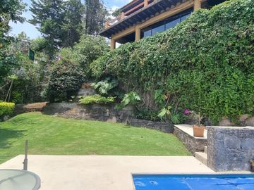 MAGNIFICA CASA EN VENTA, ESTILO VALLESANA