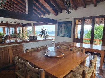MAGNIFICA CASA EN VENTA, ESTILO VALLESANA