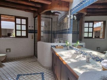 MAGNIFICA CASA EN VENTA, ESTILO VALLESANA