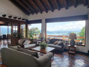 MAGNIFICA CASA EN VENTA, ESTILO VALLESANA