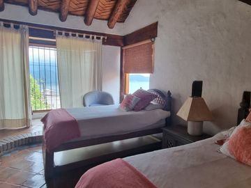 MAGNIFICA CASA EN VENTA, ESTILO VALLESANA