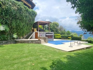 MAGNIFICA CASA EN VENTA, ESTILO VALLESANA