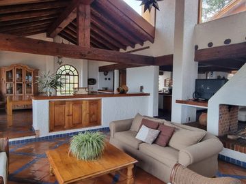 MAGNIFICA CASA EN VENTA, ESTILO VALLESANA