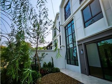 Garden Villa  3-storey with Doi Suthep View, Chiang Mai