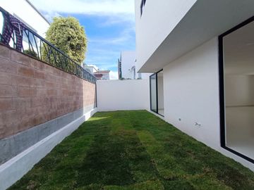 CASA EN VENTA DE 4 RECÁMARAS EN LOMAS DE ANGELÓPOLIS III, CLUSTER ZACATECAS.