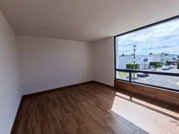 CASA EN VENTA DE 4 RECÁMARAS EN LOMAS DE ANGELÓPOLIS III, CLUSTER ZACATECAS.