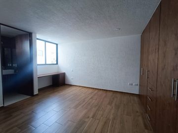 CASA EN VENTA DE 4 RECÁMARAS EN LOMAS DE ANGELÓPOLIS III, CLUSTER ZACATECAS.