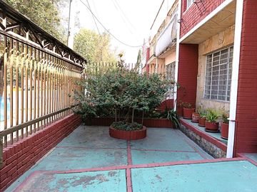 VENDO CASA EN EL BARRIO LA SOLEDAD 470,53 M2
