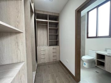 CASA DE VENTA, CONJUNTO PRIVADO, CUMBAYA