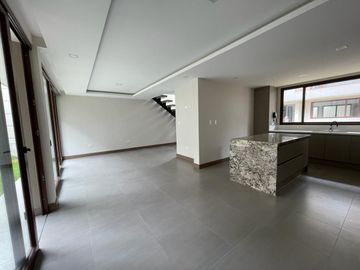 CASA DE VENTA, CONJUNTO PRIVADO, CUMBAYA