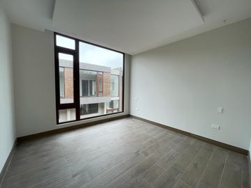 CASA DE VENTA, CONJUNTO PRIVADO, CUMBAYA