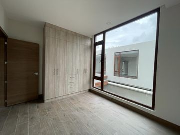 CASA DE VENTA, CONJUNTO PRIVADO, CUMBAYA