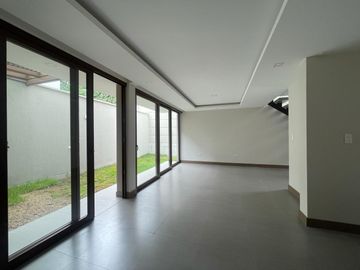 CASA DE VENTA, CONJUNTO PRIVADO, CUMBAYA
