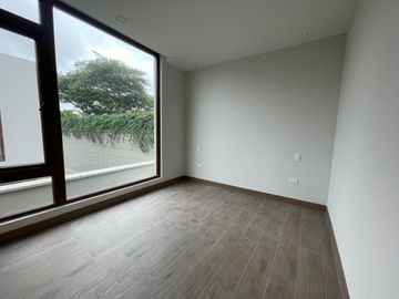 CASA DE VENTA, CONJUNTO PRIVADO, CUMBAYA