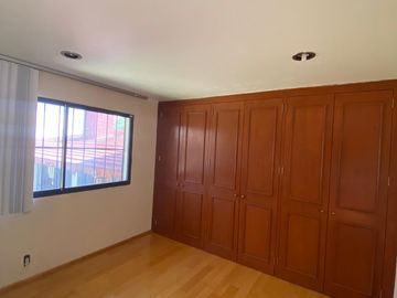 SE VENDE CASA EN CIRCUITO ECONOMISTAS CIUDAD SATELITE, EDO DE MEXICO.
