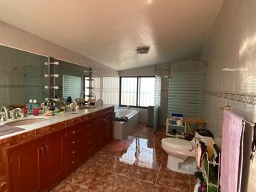 SE VENDE CASA EN CIRCUITO ECONOMISTAS CIUDAD SATELITE, EDO DE MEXICO.