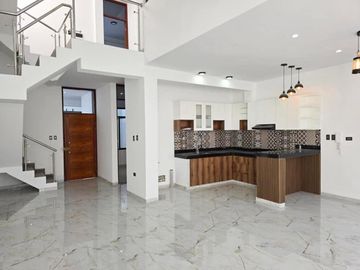 HERMOSA CASA DE ESTRENO EN VENTA EN URB.BOULEVARD COUNTRY CLUB