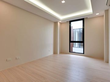 FOR SALE - Townhouse in Brgy. Teacher East Village, Quezon City