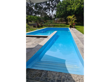 ¡Casa Ecológica de Ensueño con Laguna, Piscina y Campo de Padel!