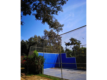¡Casa Ecológica de Ensueño con Laguna, Piscina y Campo de Padel!