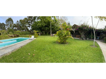 ¡Casa Ecológica de Ensueño con Laguna, Piscina y Campo de Padel!