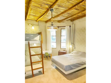 ¡Casa Ecológica de Ensueño con Laguna, Piscina y Campo de Padel!