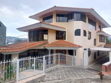 DE  OPORTUNIDAD  SE VENDE RESIDENCIA MUY AMPLIA EN PONCIANO ALTO
