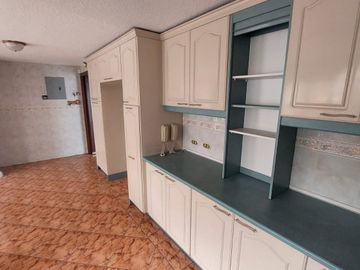 DE  OPORTUNIDAD  SE VENDE RESIDENCIA MUY AMPLIA EN PONCIANO ALTO