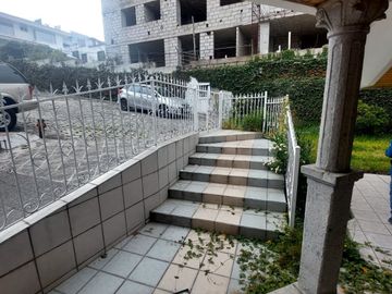DE  OPORTUNIDAD  SE VENDE RESIDENCIA MUY AMPLIA EN PONCIANO ALTO