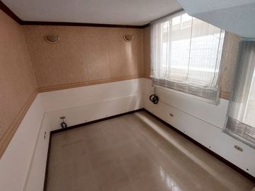 DE  OPORTUNIDAD  SE VENDE RESIDENCIA MUY AMPLIA EN PONCIANO ALTO