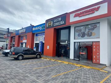 DE  OPORTUNIDAD  SE VENDE RESIDENCIA MUY AMPLIA EN PONCIANO ALTO