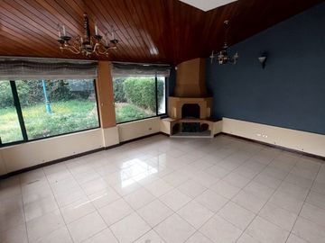 DE  OPORTUNIDAD  SE VENDE RESIDENCIA MUY AMPLIA EN PONCIANO ALTO
