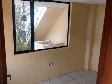 DE  OPORTUNIDAD  SE VENDE RESIDENCIA MUY AMPLIA EN PONCIANO ALTO
