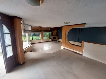 DE  OPORTUNIDAD  SE VENDE RESIDENCIA MUY AMPLIA EN PONCIANO ALTO