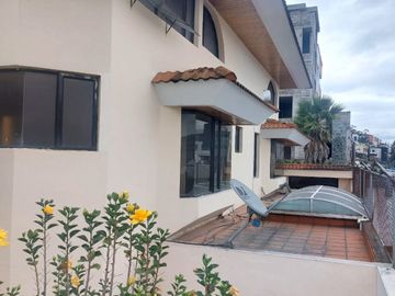 DE  OPORTUNIDAD  SE VENDE RESIDENCIA MUY AMPLIA EN PONCIANO ALTO