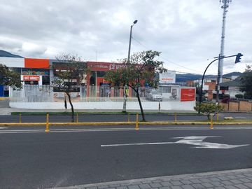 DE  OPORTUNIDAD  SE VENDE RESIDENCIA MUY AMPLIA EN PONCIANO ALTO