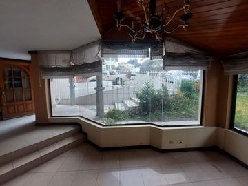 DE  OPORTUNIDAD  SE VENDE RESIDENCIA MUY AMPLIA EN PONCIANO ALTO