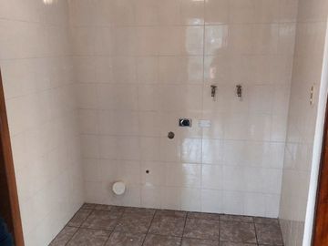 DE  OPORTUNIDAD  SE VENDE RESIDENCIA MUY AMPLIA EN PONCIANO ALTO